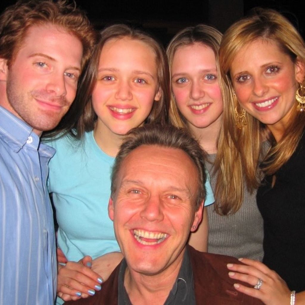 Sarah Michelle Gellar mit Anthony Head und seinen Töchter Daisy und Emily sowie Seth Green