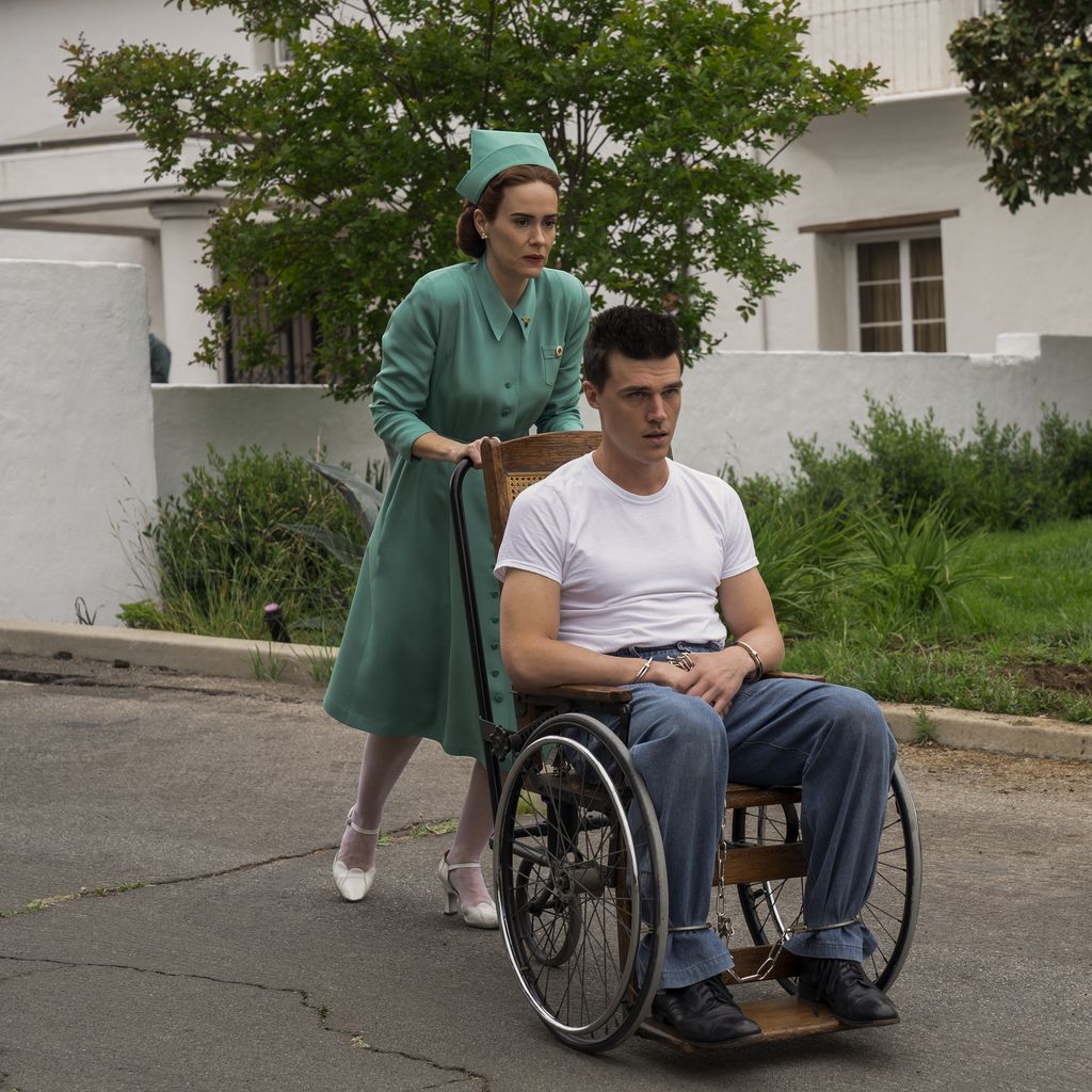 Sarah Paulson und Finn Wittrock in "Ratched"