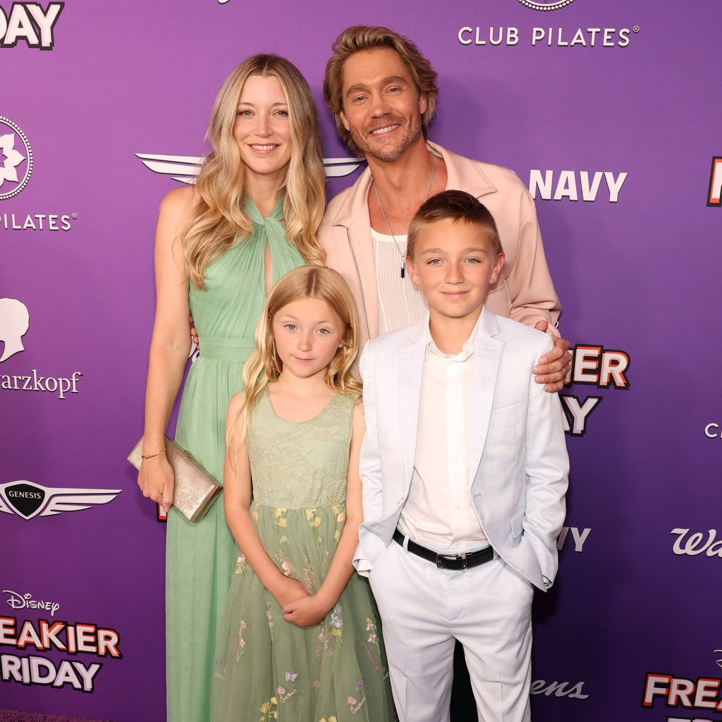 Schauspieler Sarah Roemer und Chad Michael Murray mit ihren zwei Kindern, Juli 2025