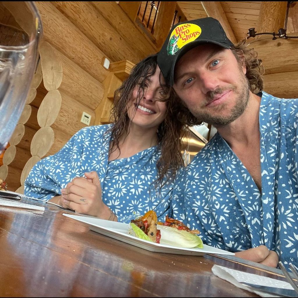 Sarah Shahi und Adam Demo, "Sex/Life"-Stars