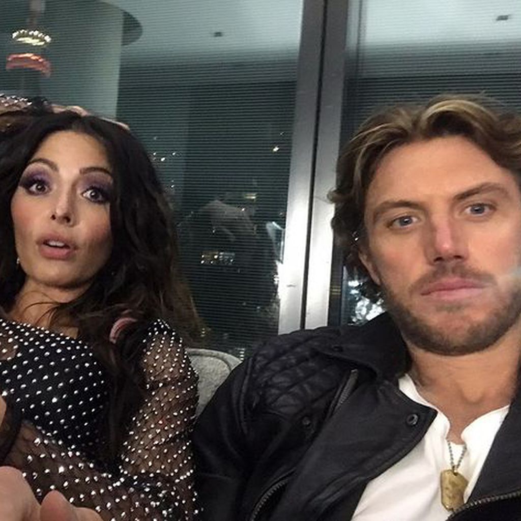 Sarah Shahi und Adam Demos am Set von "Sex/Life" im September 2020