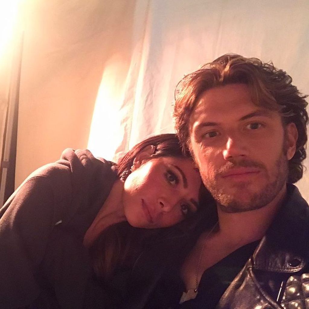 Sarah Shahi und Adam Demos im Februar 2021