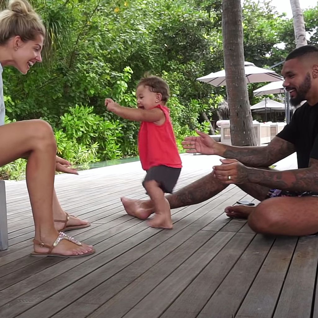Sarah und Dominic Harrison mit ihrer Tochter Kyla