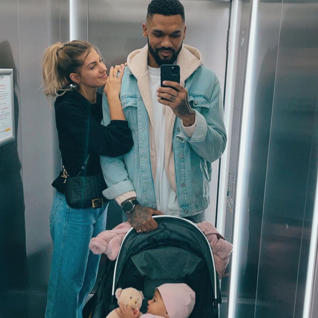 Sarah und Dominic Harrison mit Tochter Kyla