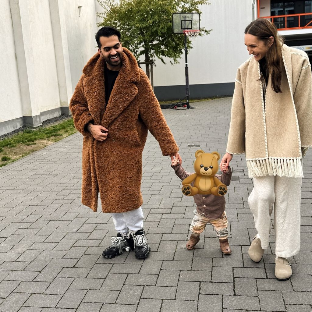 Anna Adamyan mit ihrem Sohn Levi und einem Freund im Oktober 2024