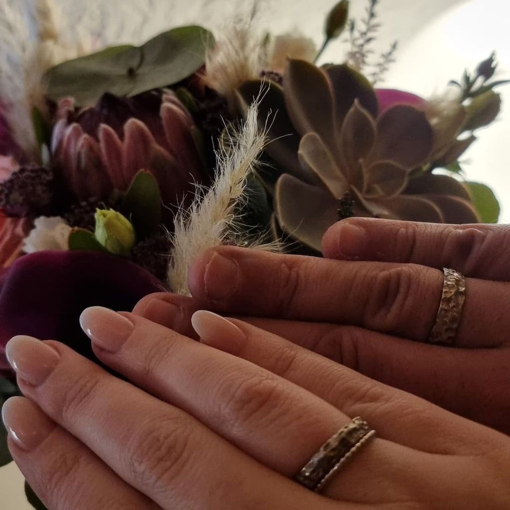 Sascha und Saras Hochzeitsringe