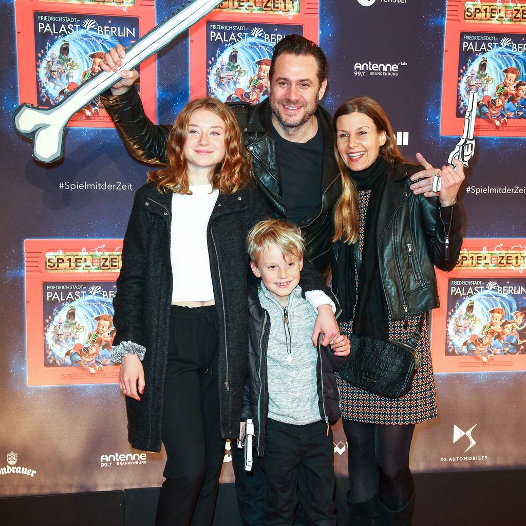 Sascha Vollmer mit seiner Familie bei der Premiere von "Spiel mit der Zeit"