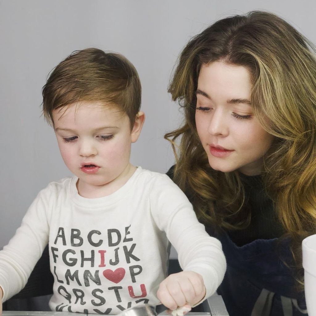 Sasha Pieterse mit ihrem Sohn Hendrix im Dezember 2022