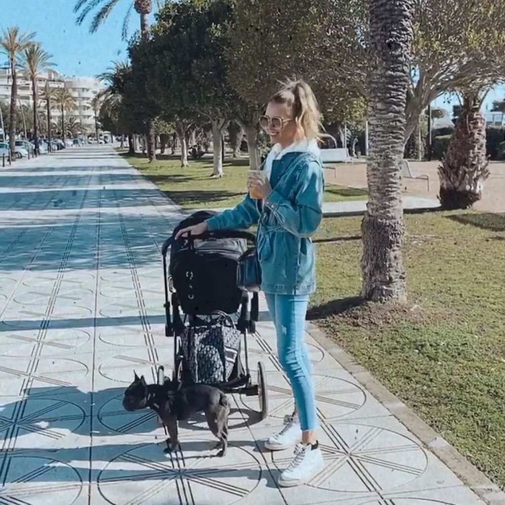 Scarlett Gartmann mit ihrem Baby