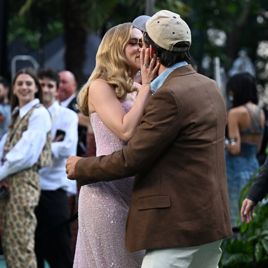Scarlett Johansson und Jonathan Bailey auf der "Jurassic World: Die Wiedergeburt"-Premiere