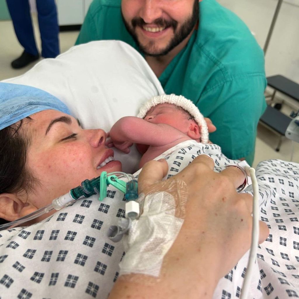 Scarlett Moffatt mit ihrem Baby