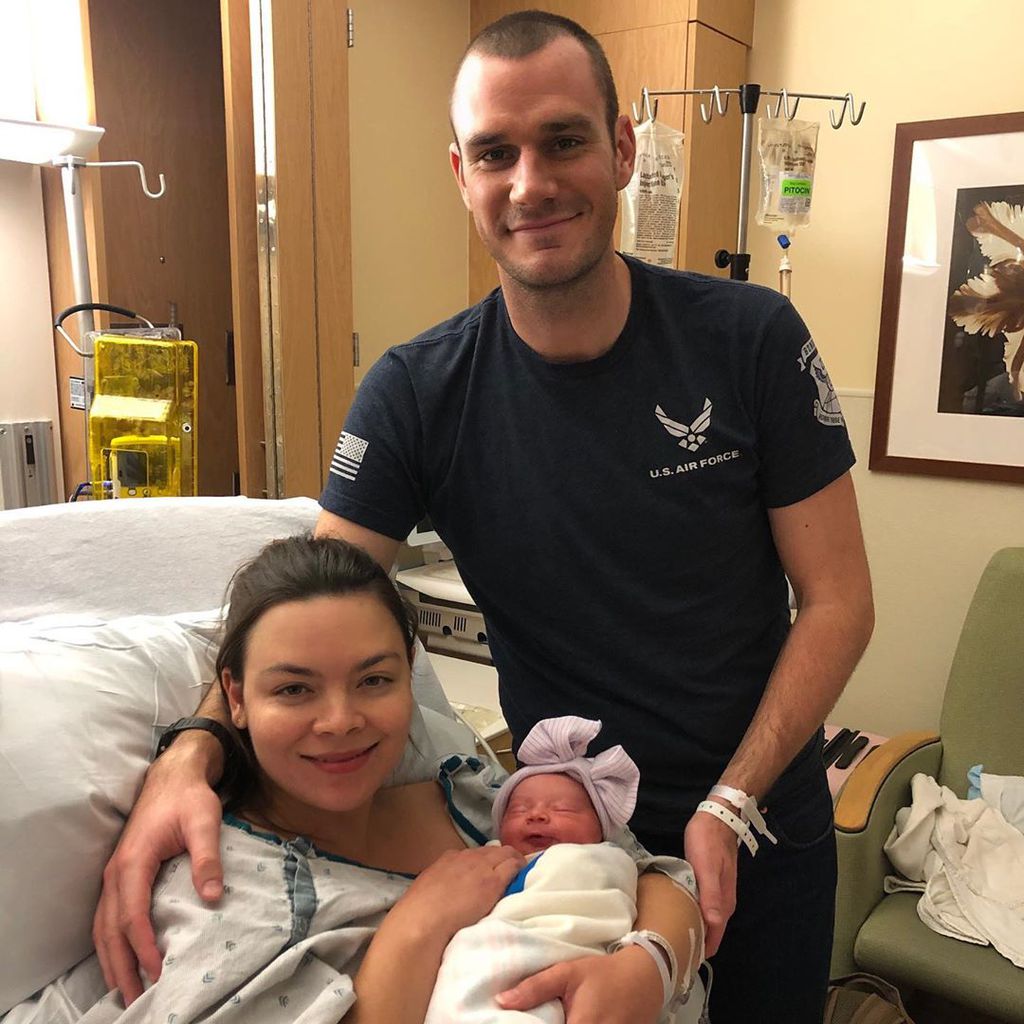 Scarlett und Cooper Hefner mit ihrer Tochter Betsy Rose