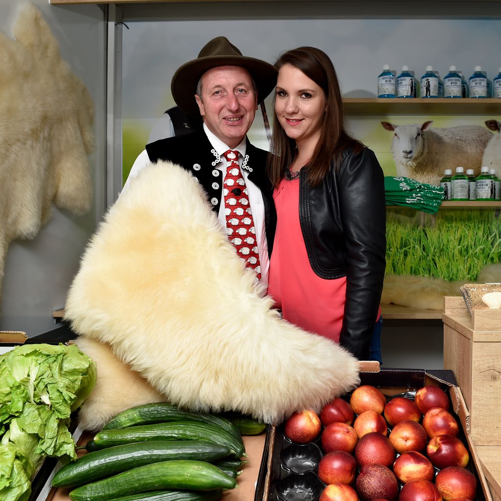 Schäfer Heinrich mit Sabrina auf dem Wochenmarkt in Detmold