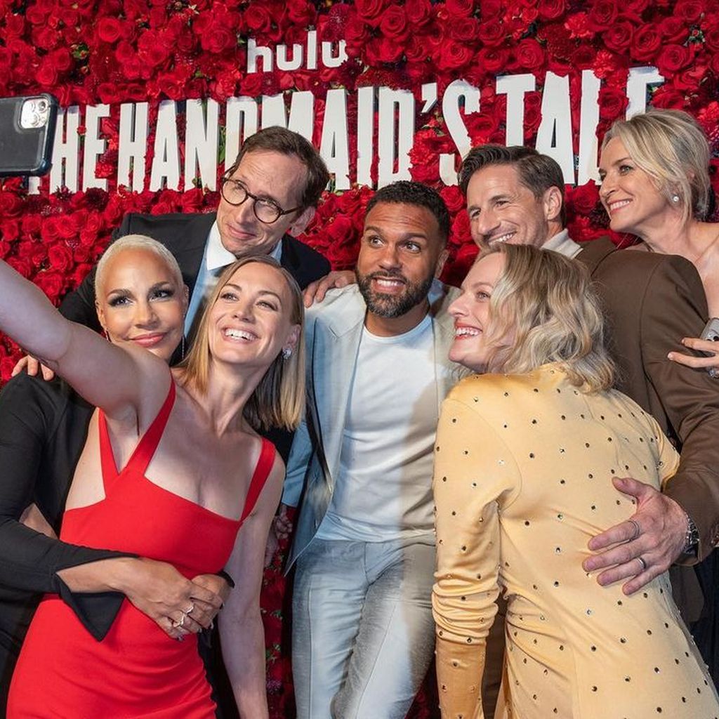 Schauspieler der Serie "The Handmaids Tale" bei der Premiere 2022