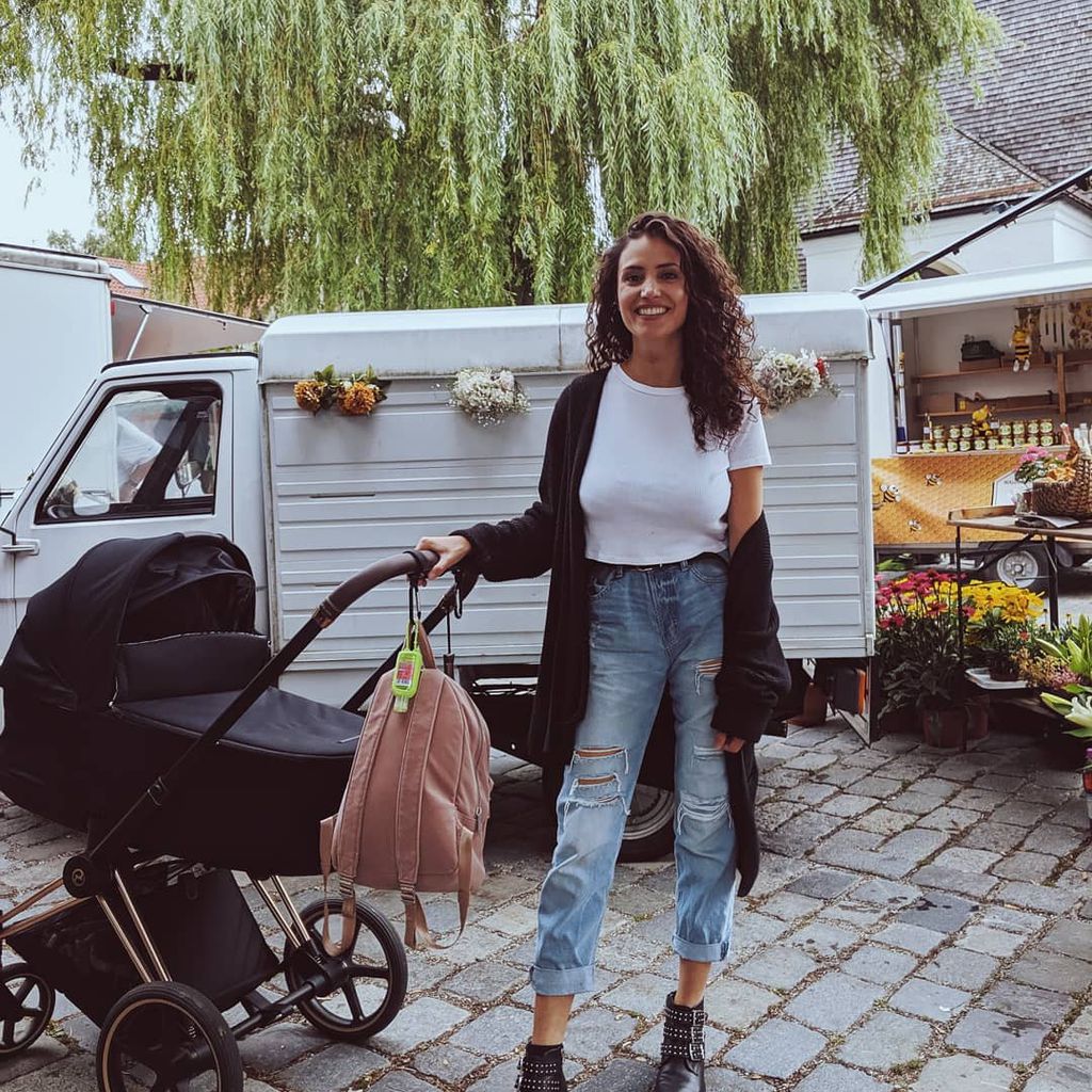 Schauspielerin Nadine Menz mit ihrer Tochter Lia