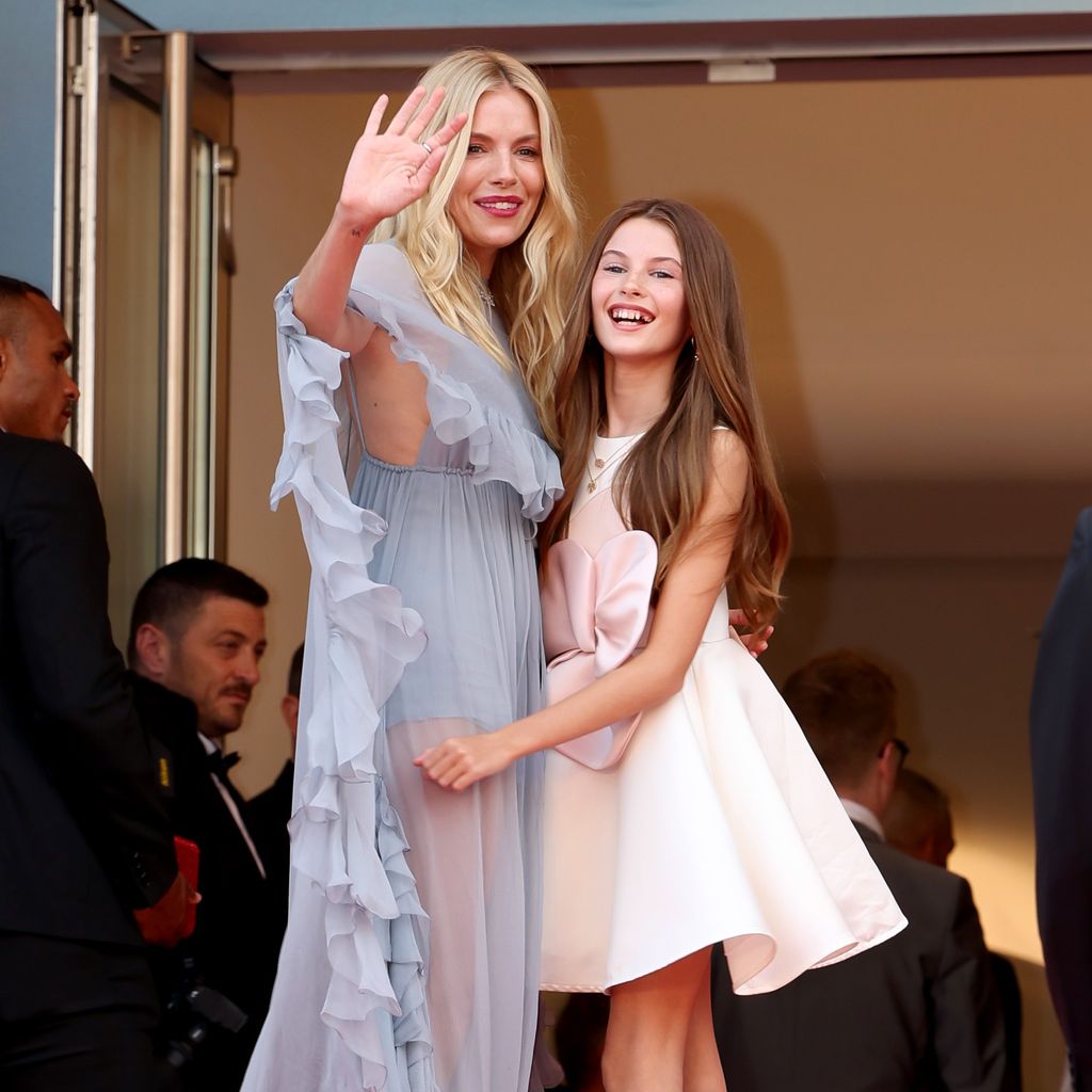 Schauspielerin Sienna Miller und ihre Tochter Marlowe Sturridge