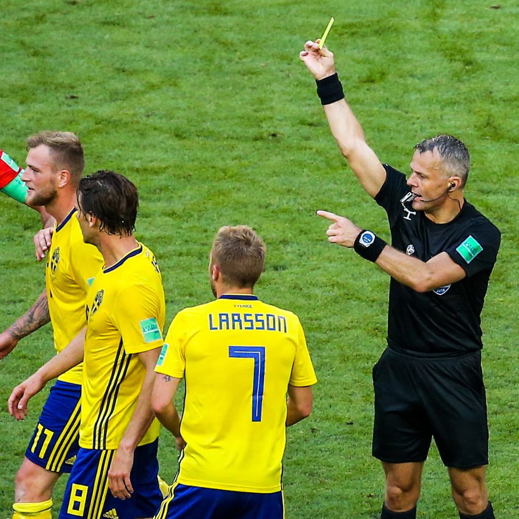 Schiedsrichter Björn Kuipers beim WM-Viertelfinale 2018