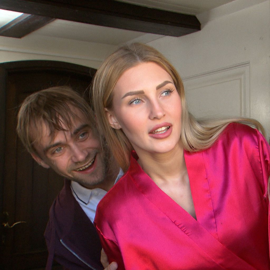 Schmidti (Alexander Freund) und Jade (Laura Vetter) auf dem "Berlin - Tag & Nacht"-Hausboot