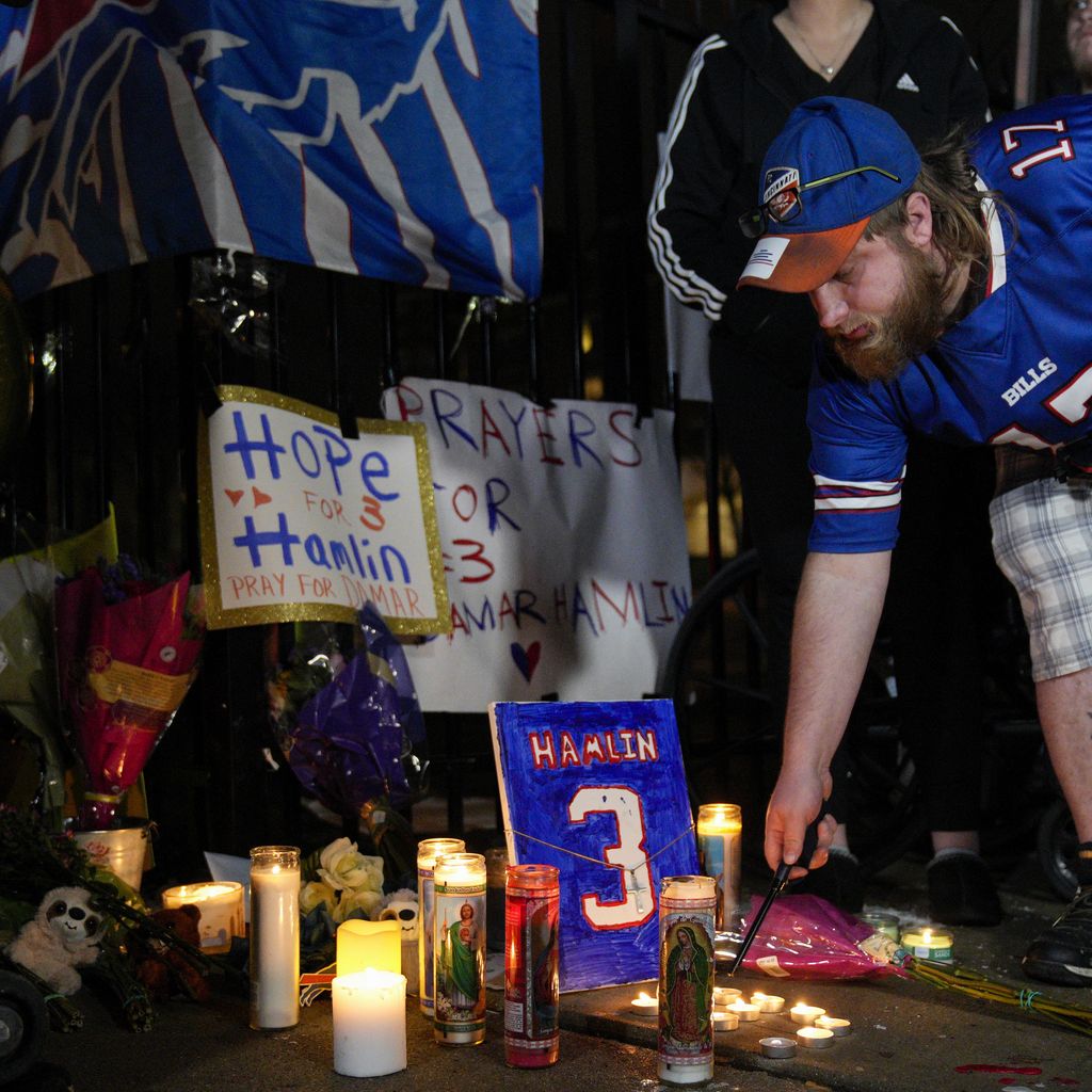 Schrein für Damar Hamlin vor dem University of Cincinnati Medical Center