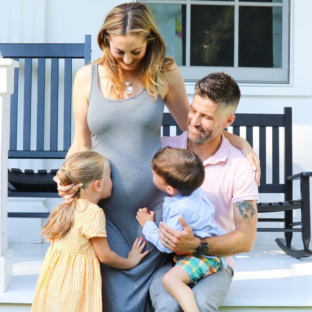 Schwangere Eva Amurri Martino mit ihrem Mann Kyle und den Kindern Marlowe und Major, September 2018