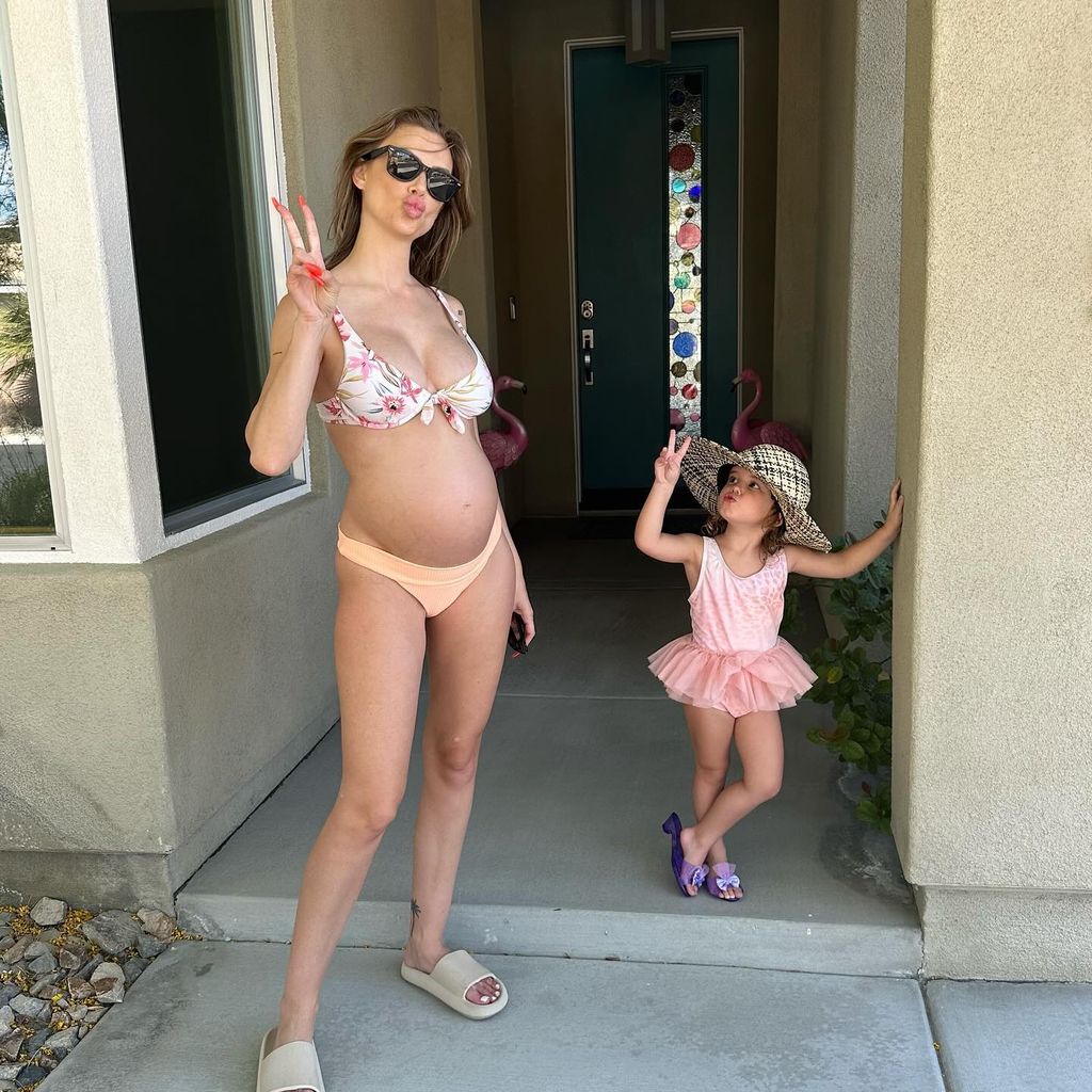 Schwangere Lala Kent mit ihrer Tochter, Juni 2024