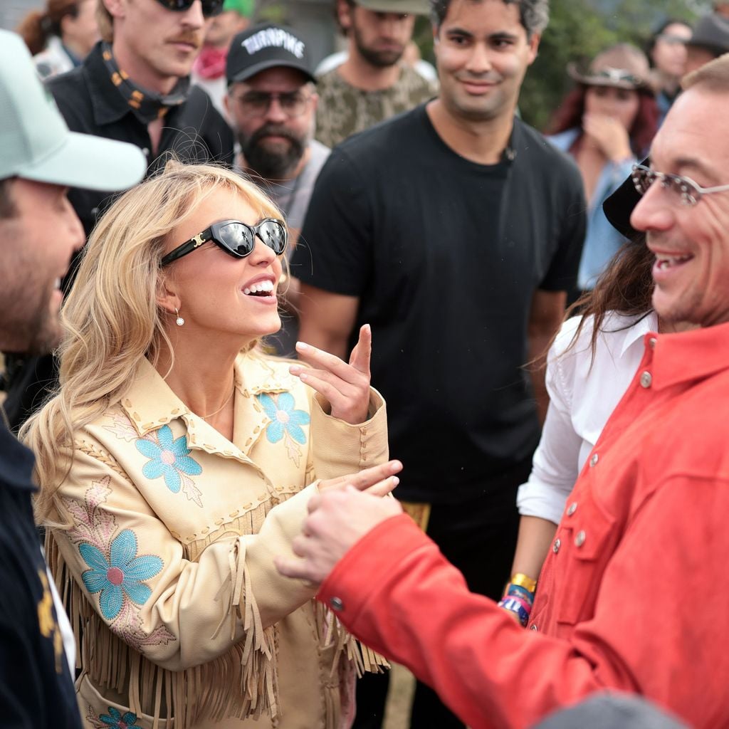 Scooter Braun, Sydney Sweeney und Diplo backstage beim Stagecoach Festival 2026