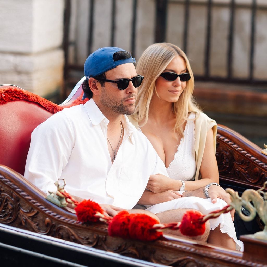 Scooter Braun und Sydney Sweeney genießen eine romantische Gondelfahrt in Venedig