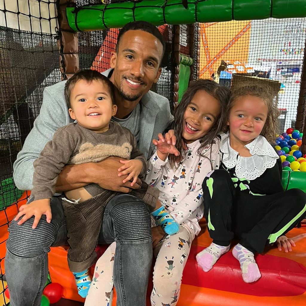 Scott Sinclair mit seinen Kindern