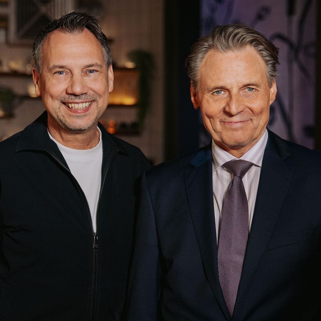Sebastian Fitzek und Wolfgang Bahro am GZSZ-Set
