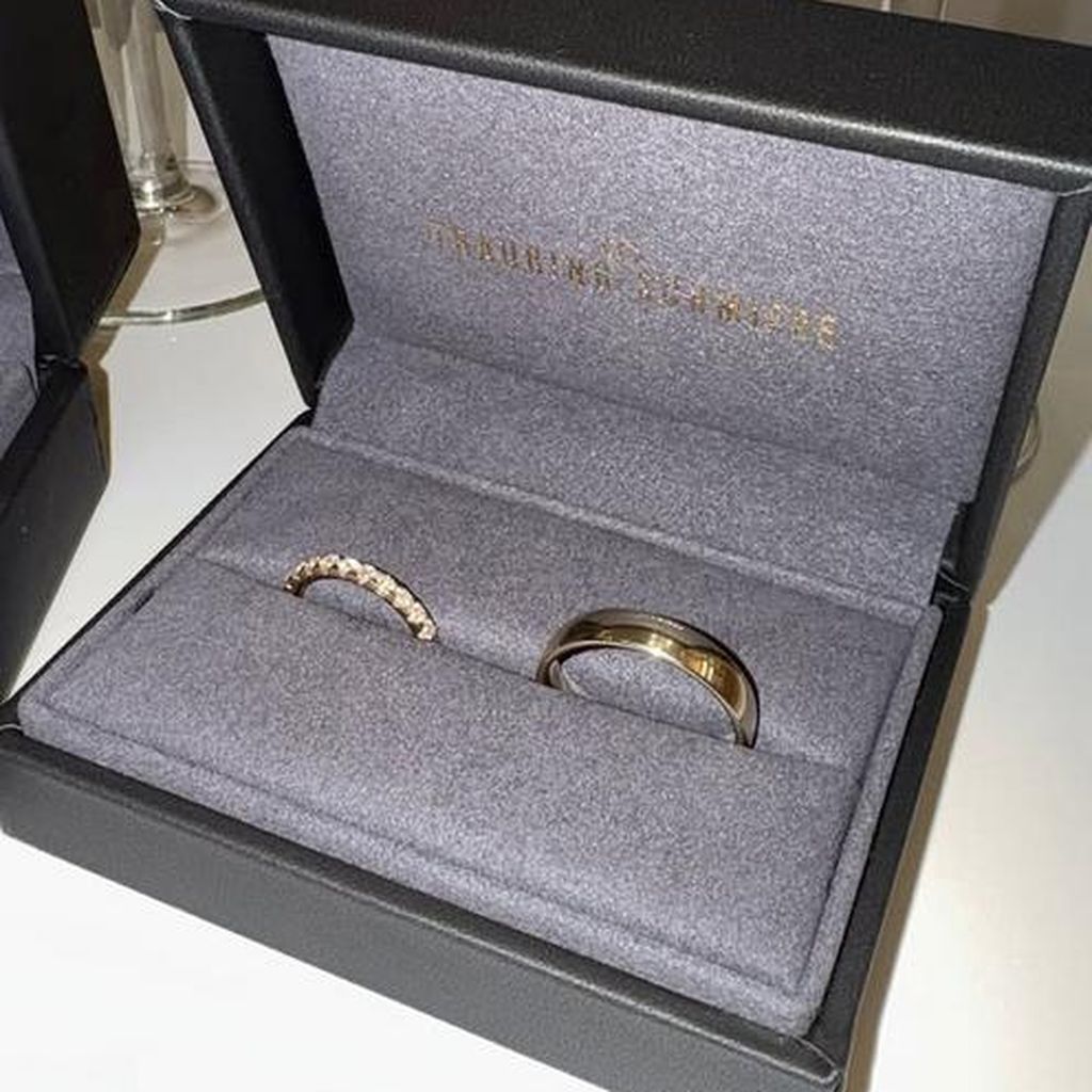 Ex-"Bachelor" Sebastian Klaus postet ein Bild der Eheringe, Screenshot.