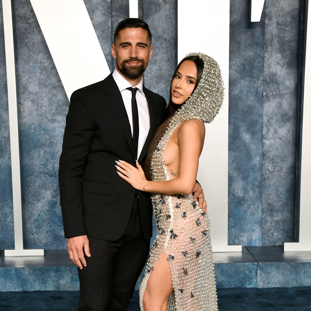 Sebastian Lletget und Becky G im März 2023