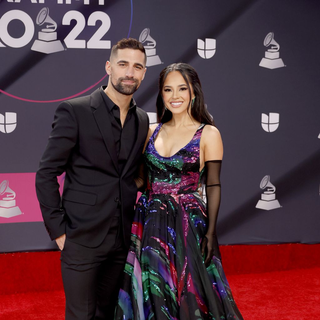 Sebastian Lletget und Becky G im November 2022 in Las Vegas