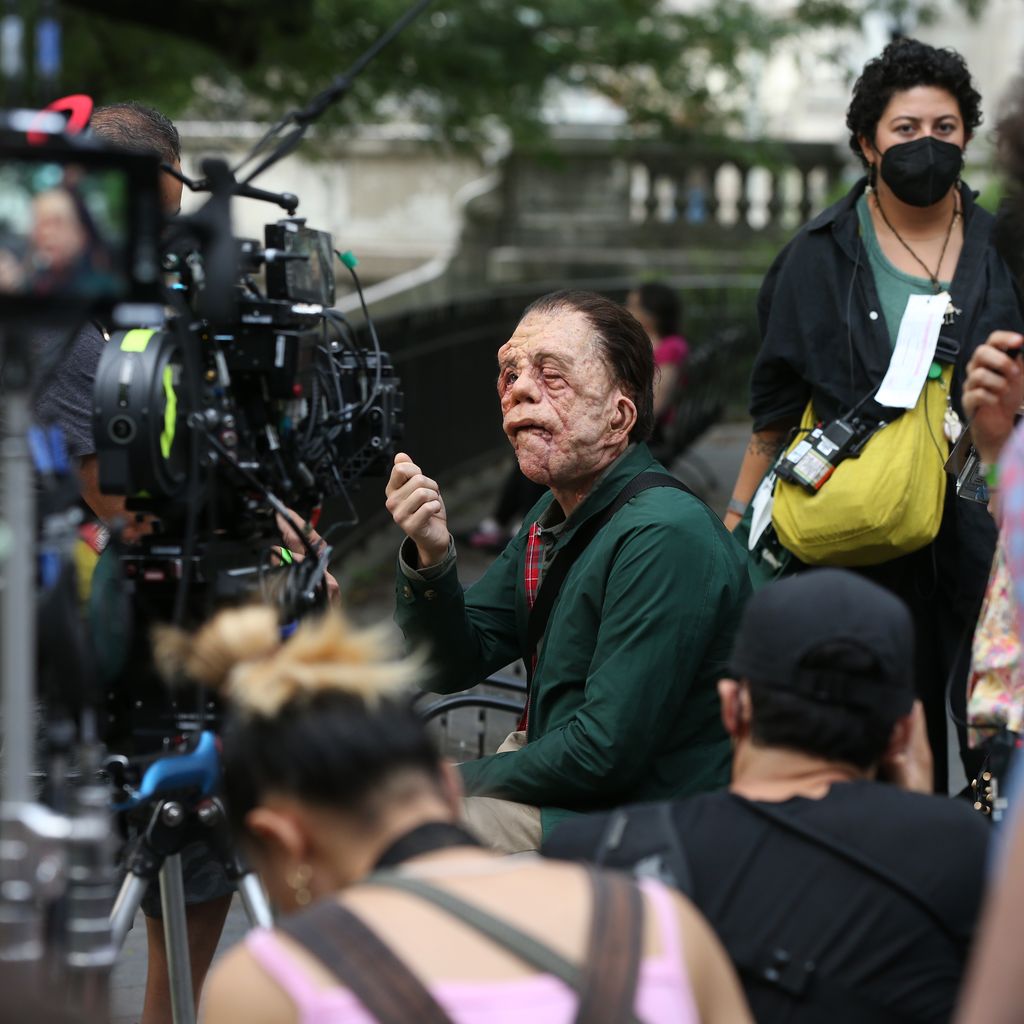 Sebastian Stan am "A Different Man"-Set