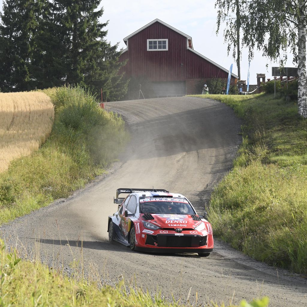 Sebastien Ogier und Vincent Landais im Toyota GR Yaris Rally1 bei der Rallye Finnland in Jyvaskyla