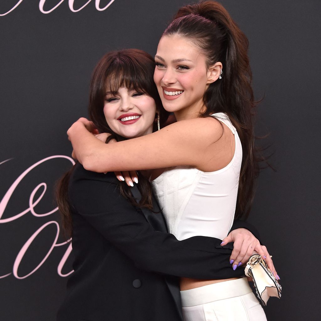 Selena Gomez und Nicola Peltz-Beckham, Februar 2024