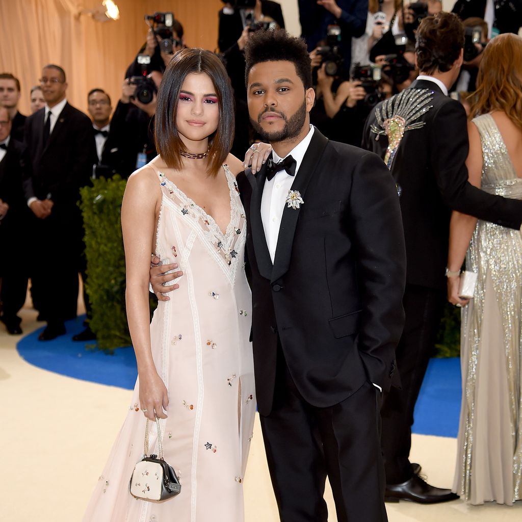 Selena Gomez und The Weeknd auf der Met Gala 2017