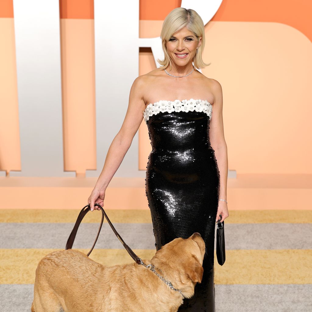 Selma Blair mit ihrem Assistenzhund Scout bei der Oscars-Afterparty