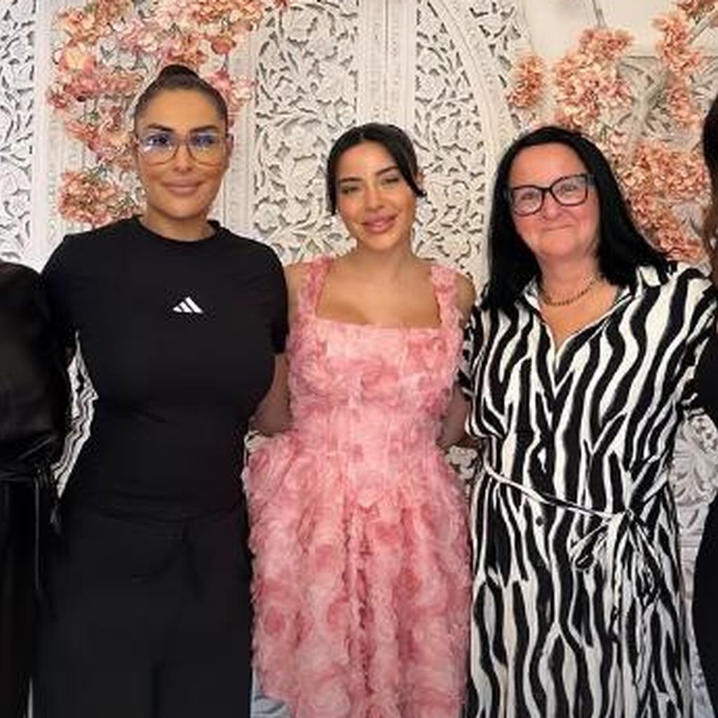Senna Gammour, Leyla Lahouar und ihre Mutter im Mai 2025