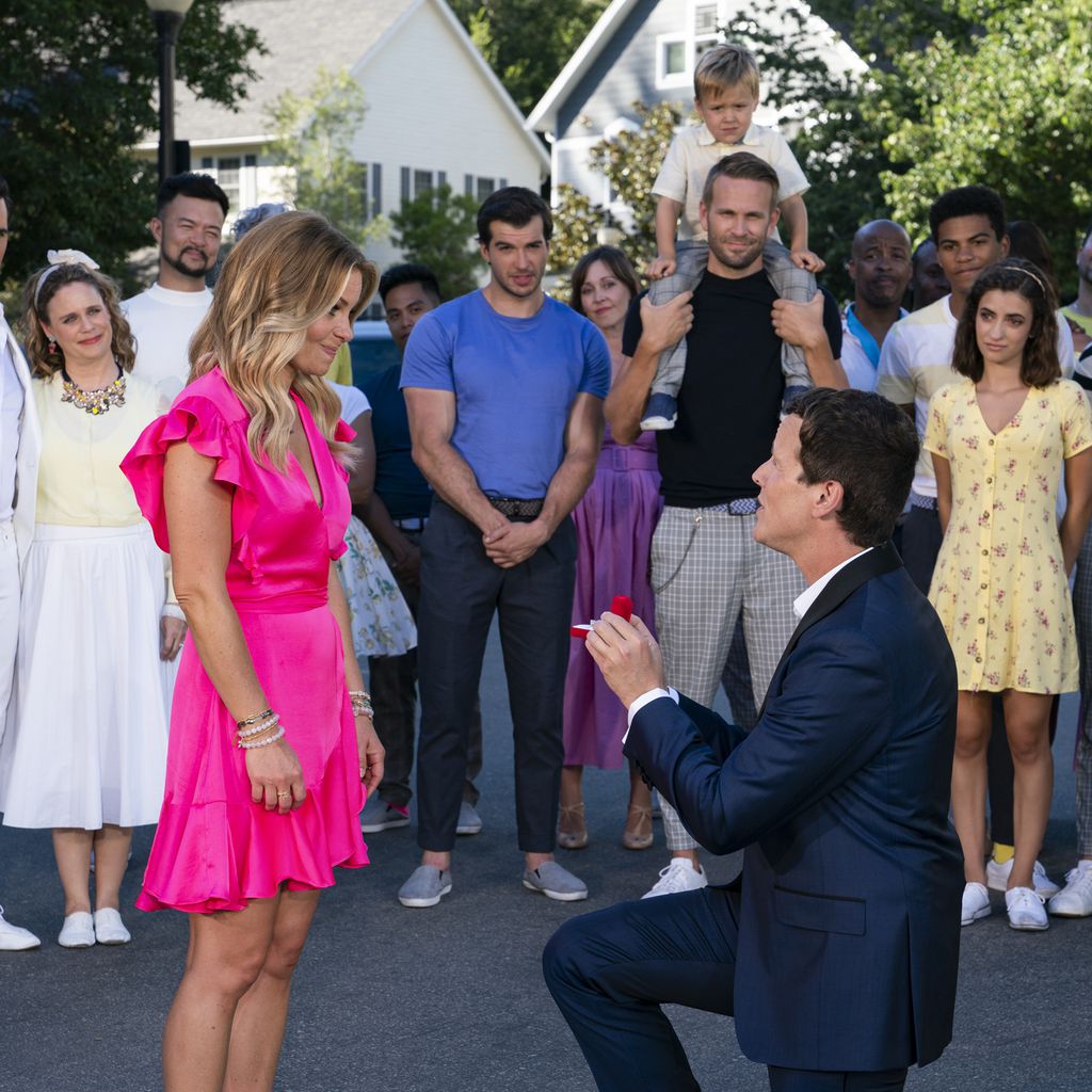 Sequenz aus der 5. Staffel "Fuller House", unter anderem Candace Cameron Bure und Scott Weinger