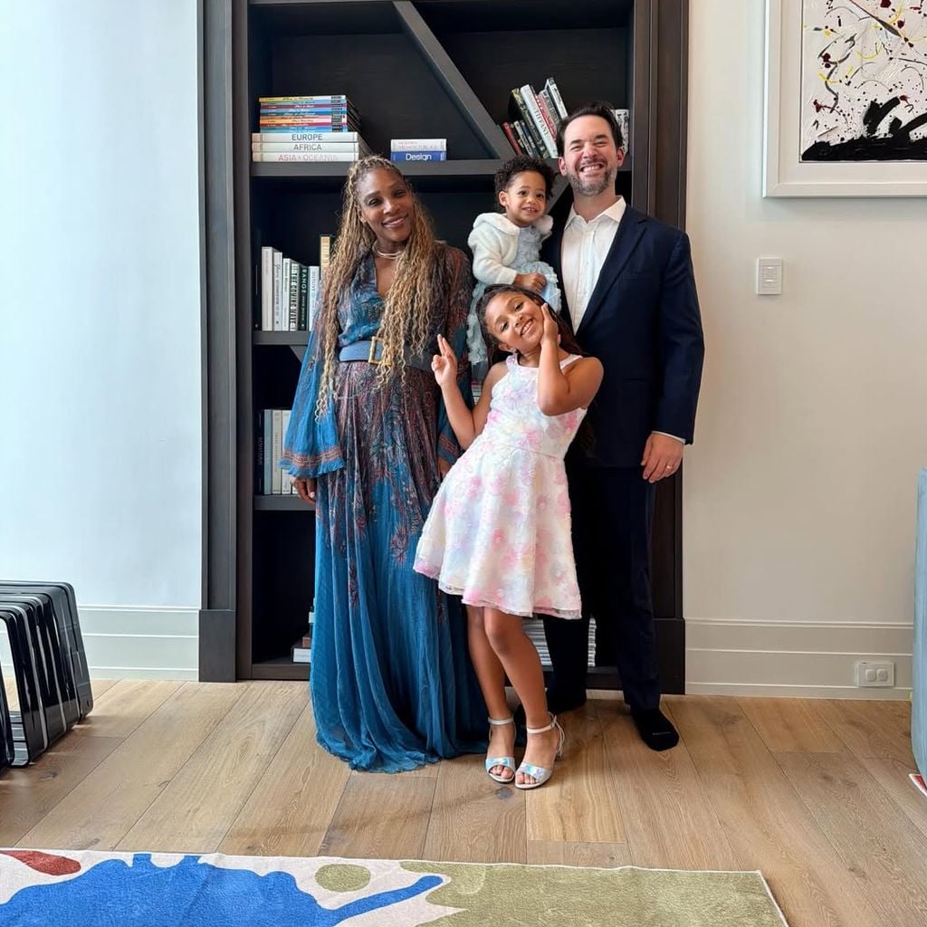 Serena Williams mit ihrem Mann und den zwei Kindern an Ostern 2026