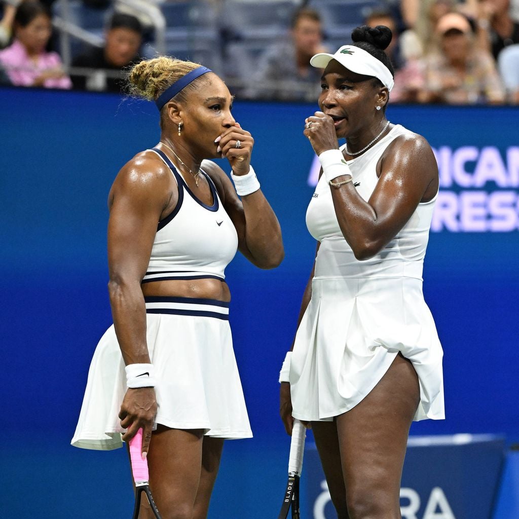 Serena Williams und Venus Williams im Doppel bei den US Open im Arthur-Ashe-Stadium.