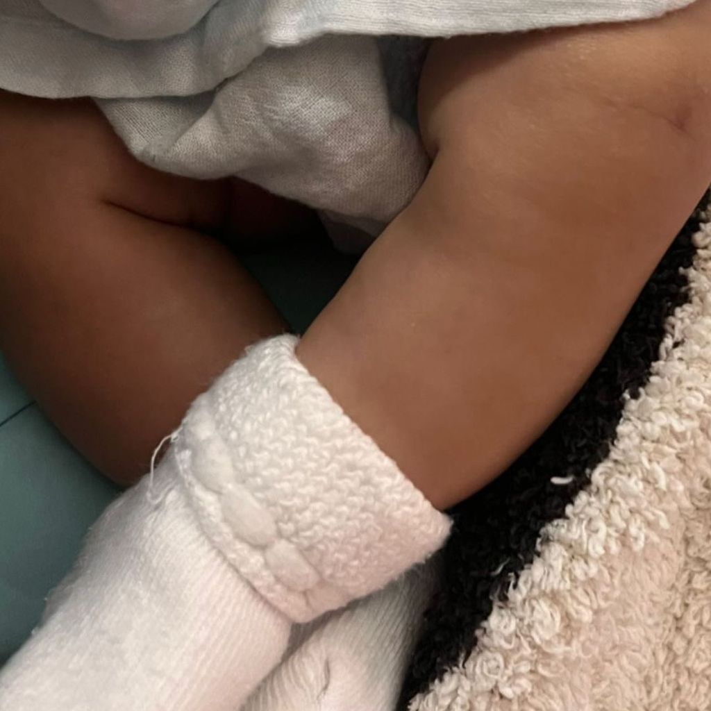 Serena Williams zeigt die Beine ihrer Tochter Adira