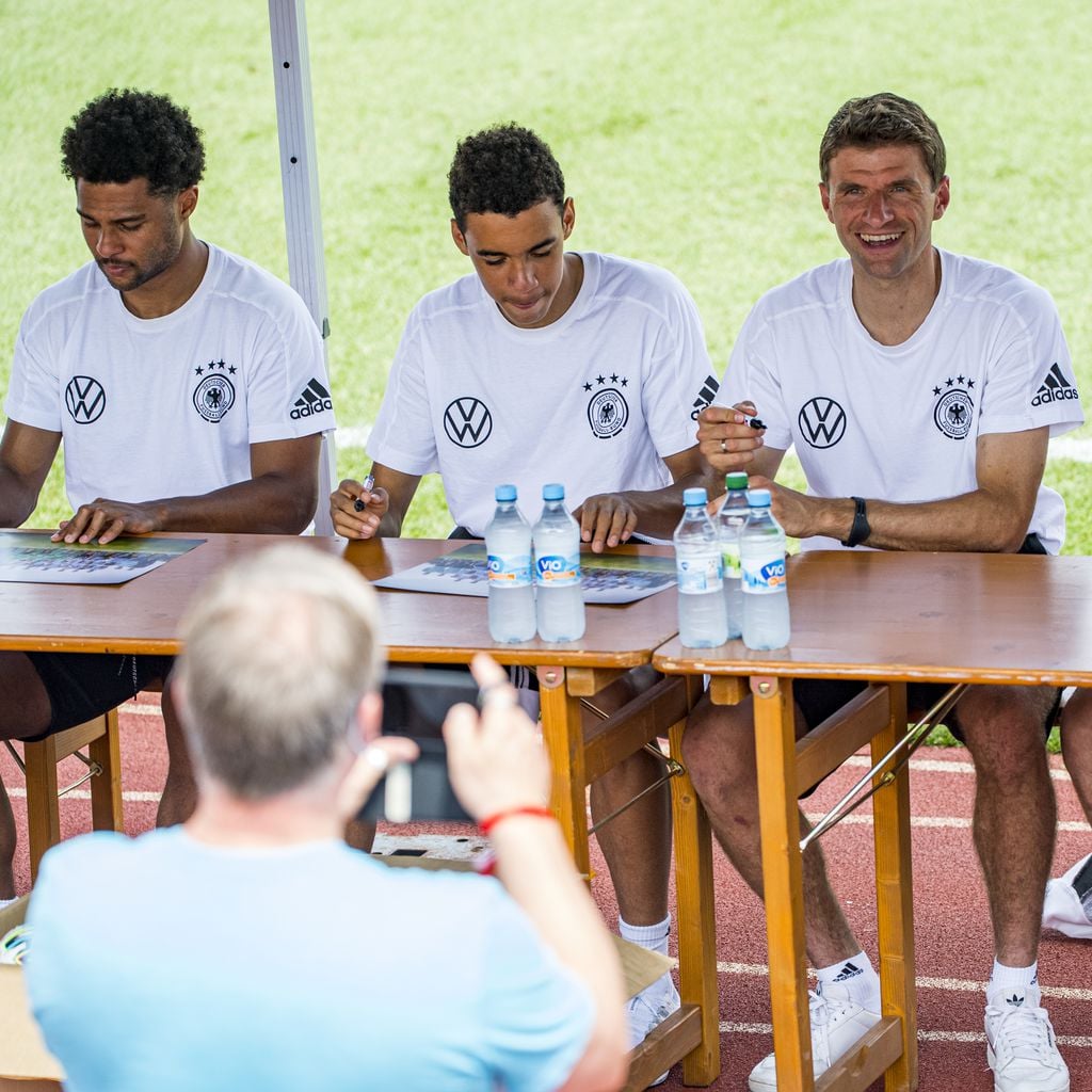 Serge Gnabry, Jamal Musiala, Thomas Müller und Lukas Klostermann, Fußballer
