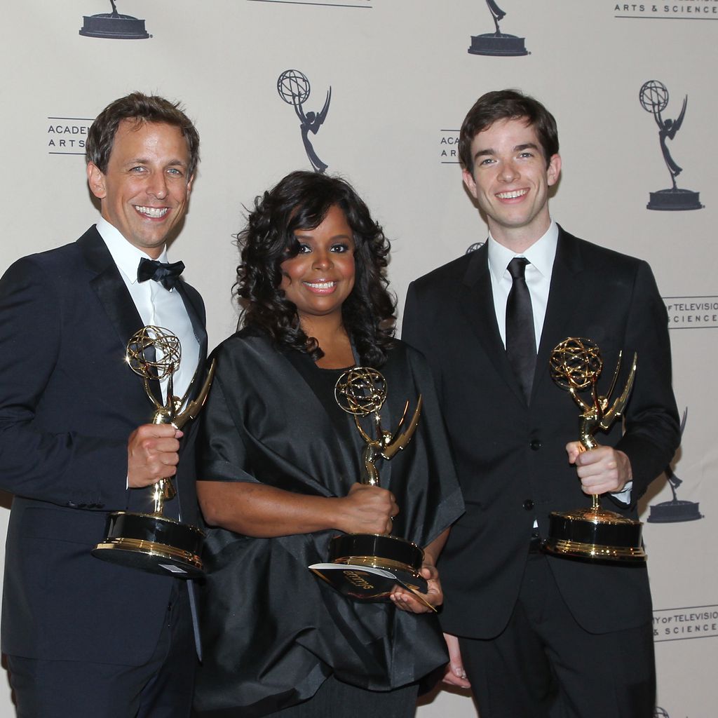 Seth Meyers, Katreese Barnes und John Mulaney 2011 bei den Emmy Awards