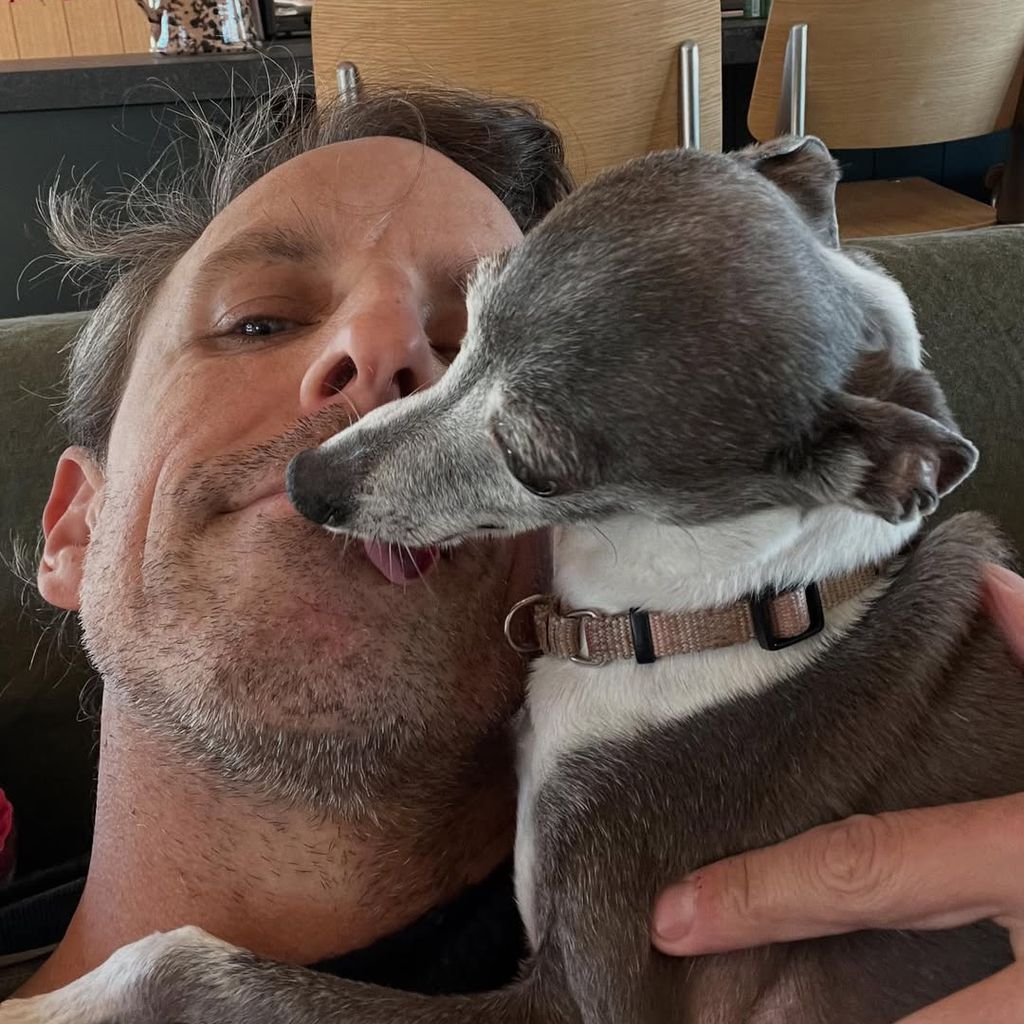 Seth Meyers nimmt Abschied von seiner Hündin Frisbee