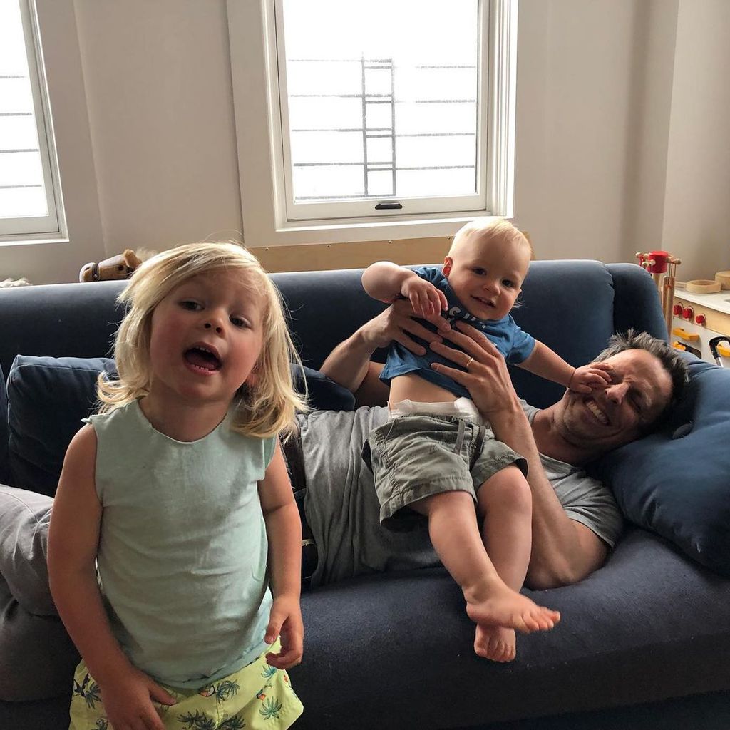 Seth Meyers (r.) mit seinen zwei Söhnen Ashe Olsen und Axel Strahl im Juni 2019