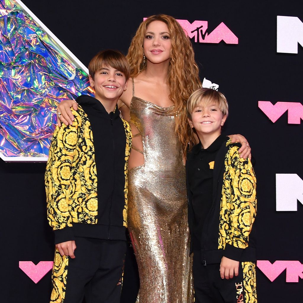 Shakira mit ihren Söhnen Milan und Sasha bei den MTV VMAs 2023