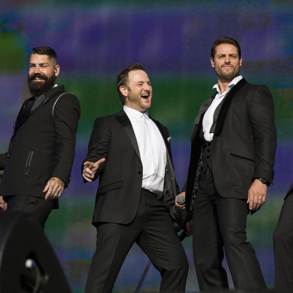 Shane Lynch, Mikey Graham, Keith Duffy und Ronan Keating von Boyzone bei einem Auftritt