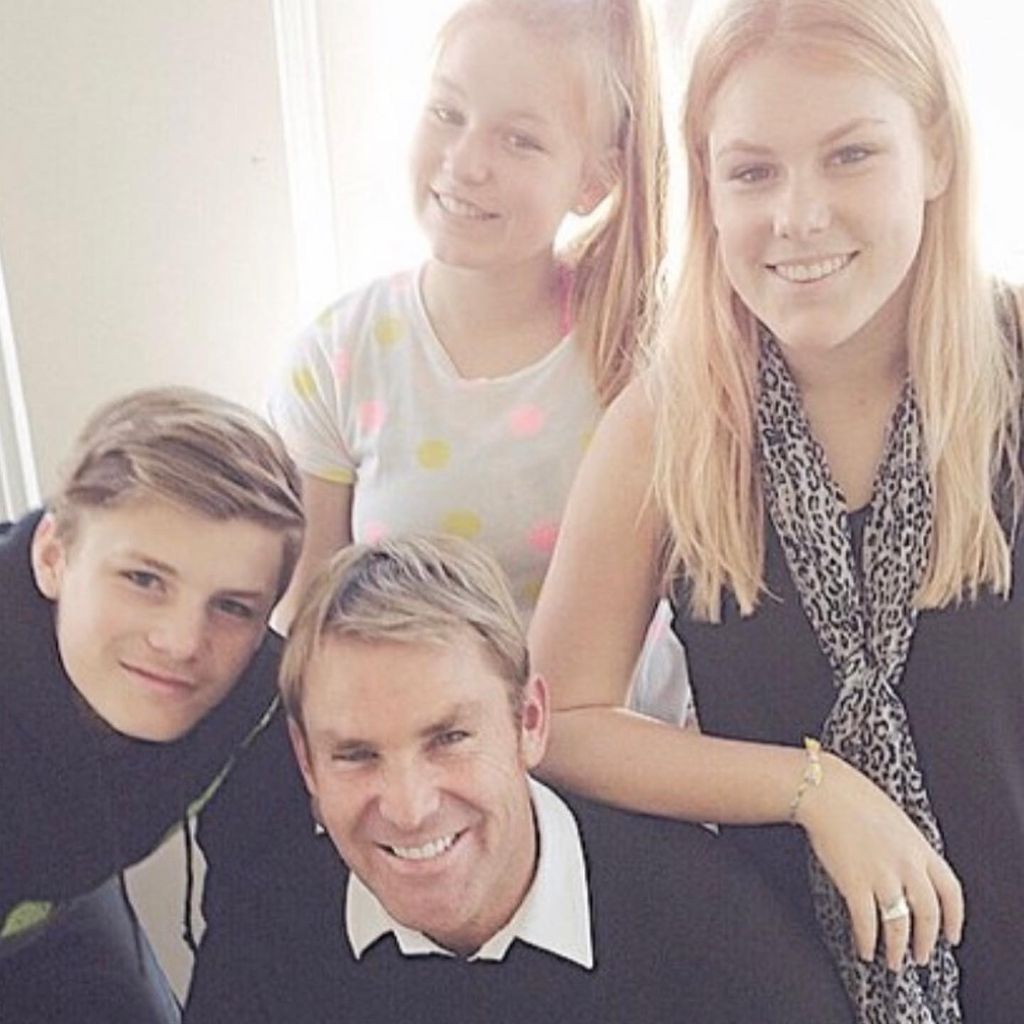 Shane Warne mit seinen drei Kindern Brooke, Summer und Jackson