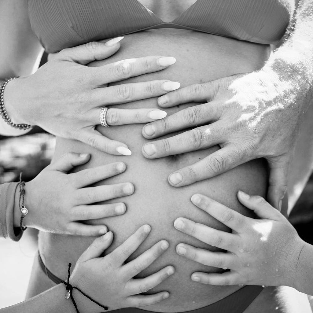 Sharna Burgess' Babybauch im Februar 2022